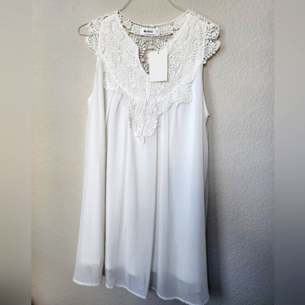 Women dress white